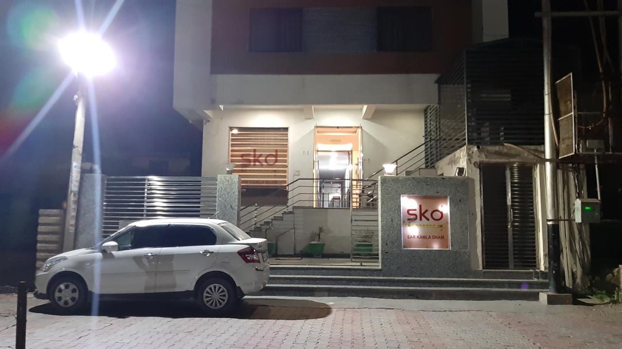 Hotel SKD FULLY VACCINATED STAFF Vrindāvan Exterior foto