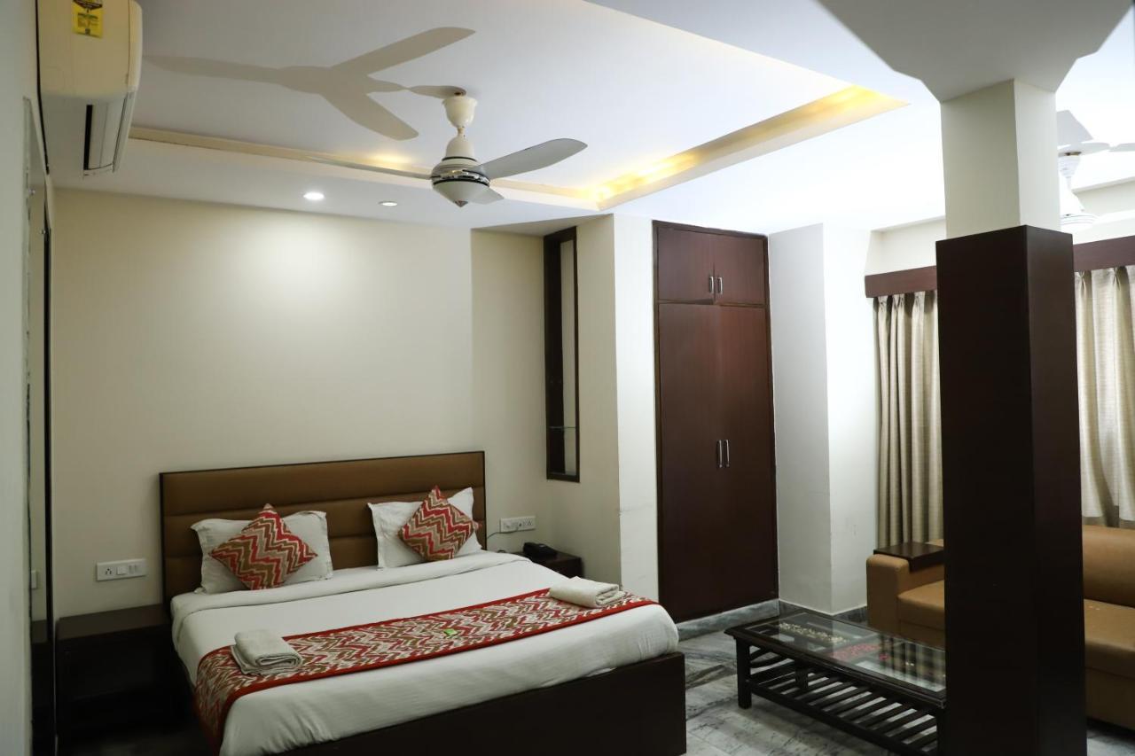Hotel SKD FULLY VACCINATED STAFF Vrindāvan Exterior foto