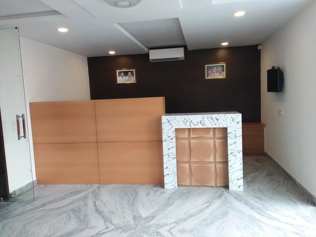 Hotel SKD FULLY VACCINATED STAFF Vrindāvan Exterior foto