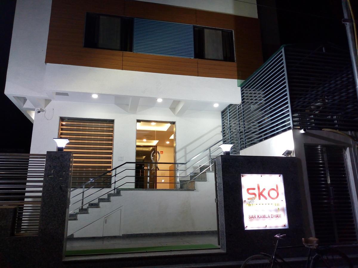 Hotel SKD FULLY VACCINATED STAFF Vrindāvan Exterior foto