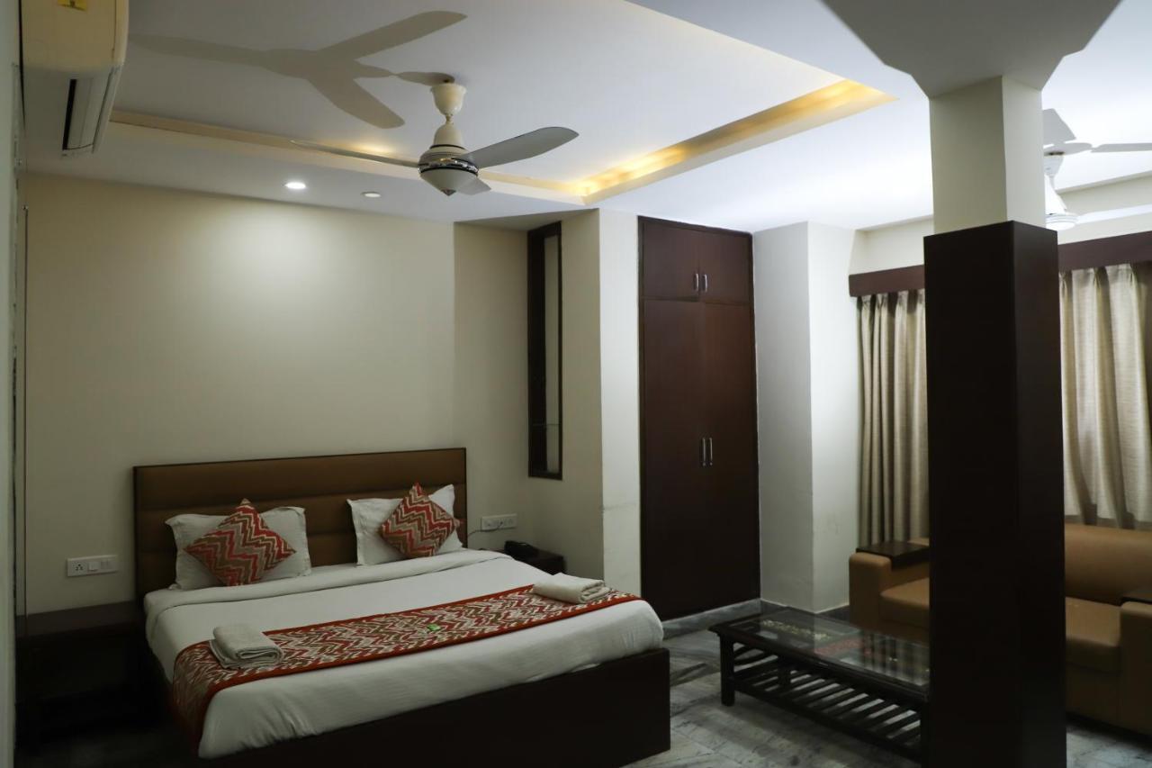 Hotel SKD FULLY VACCINATED STAFF Vrindāvan Exterior foto